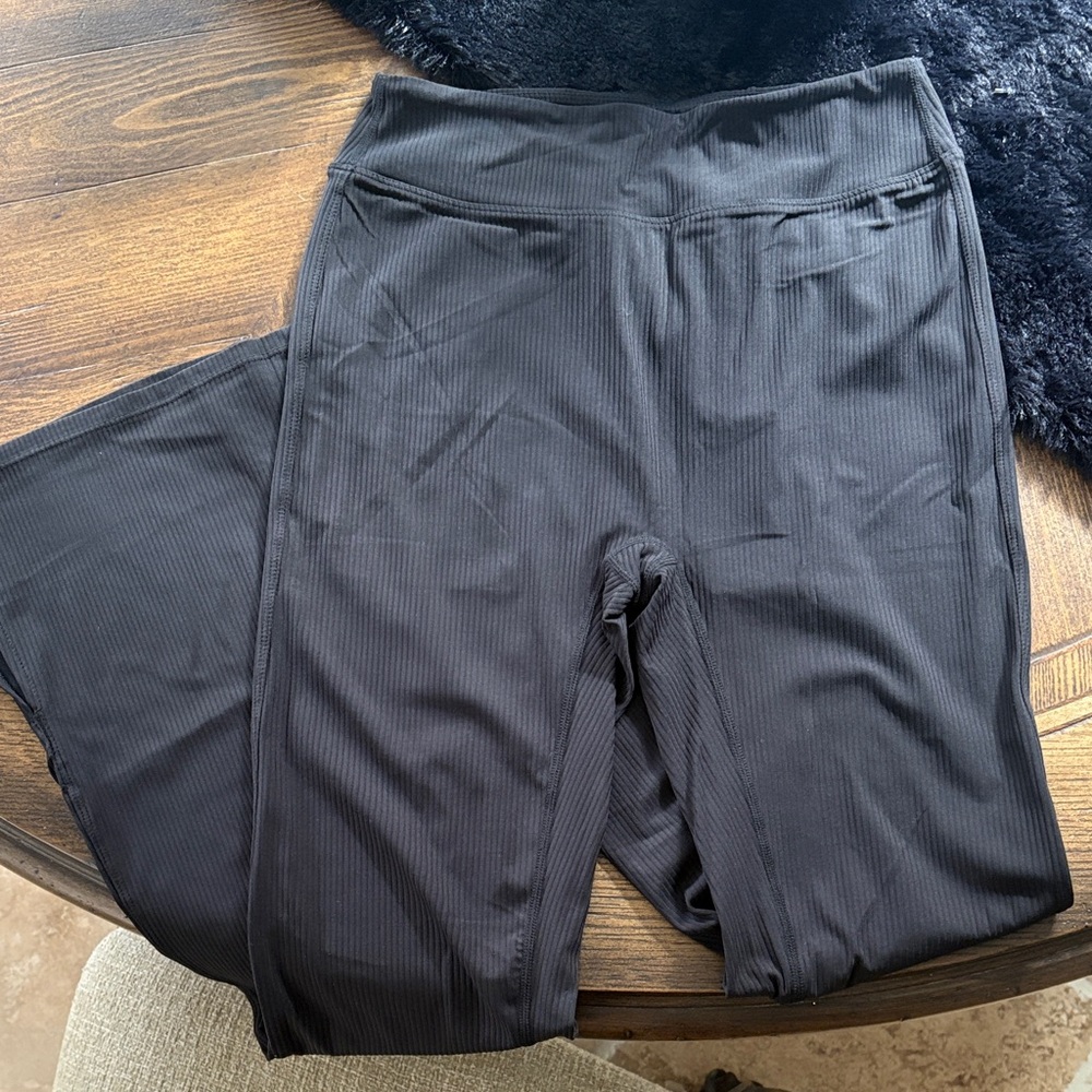 Halara High Waist Wide Leg Ribbed Jogger NWT Size M